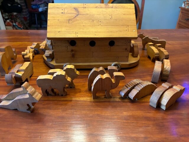 EPISODE 1,197: CHRISTMAS MINIATURES ON DINING ROOM TABLES, DEC 18,2024